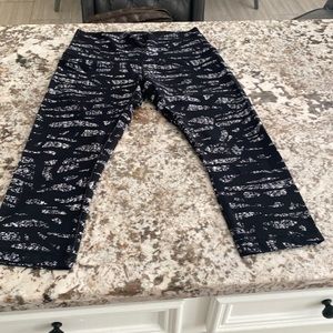 Lululemon 8 high rise align capris